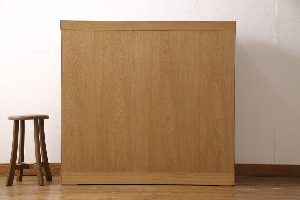 整理箪笥を小さくリメイク!奥行きをカットして、天板を固定。本体の色味に合わせて仕上げ。