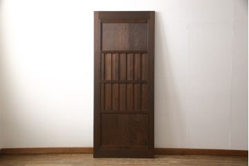 無双戸の大きさを変えてリメイク!ご希望のサイズに加工し、新たに戸枠を制作。上吊り戸車仕様し、揺れ止め溝を加工。現状の色をベースに着色仕上げ。