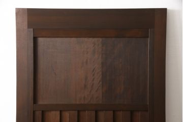 無双戸の大きさを変えてリメイク!ご希望のサイズに加工し、新たに戸枠を制作。上吊り戸車仕様し、揺れ止め溝を加工。現状の色をベースに着色仕上げ。