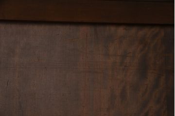 無双戸の大きさを変えてリメイク!ご希望のサイズに加工し、新たに戸枠を制作。上吊り戸車仕様し、揺れ止め溝を加工。現状の色をベースに着色仕上げ。