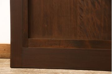 無双戸の大きさを変えてリメイク!ご希望のサイズに加工し、新たに戸枠を制作。上吊り戸車仕様し、揺れ止め溝を加工。現状の色をベースに着色仕上げ。