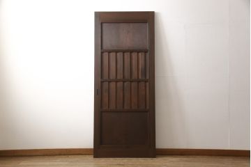 無双戸の大きさを変えてリメイク!ご希望のサイズに加工し、新たに戸枠を制作。上吊り戸車仕様し、揺れ止め溝を加工。現状の色をベースに着色仕上げ。