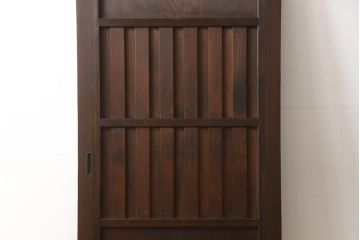 無双戸の大きさを変えてリメイク!ご希望のサイズに加工し、新たに戸枠を制作。上吊り戸車仕様し、揺れ止め溝を加工。現状の色をベースに着色仕上げ。