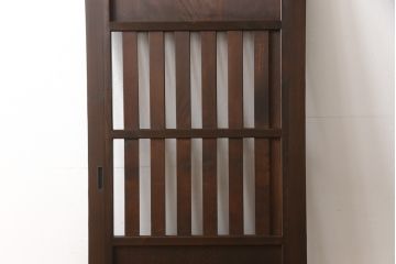 無双戸の大きさを変えてリメイク!ご希望のサイズに加工し、新たに戸枠を制作。上吊り戸車仕様し、揺れ止め溝を加工。現状の色をベースに着色仕上げ。