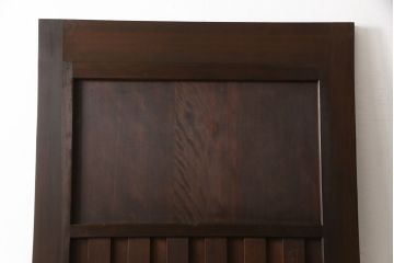 無双戸の大きさを変えてリメイク!ご希望のサイズに加工し、新たに戸枠を制作。上吊り戸車仕様し、揺れ止め溝を加工。現状の色をベースに着色仕上げ。