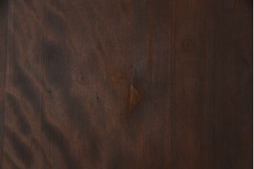 無双戸の大きさを変えてリメイク!ご希望のサイズに加工し、新たに戸枠を制作。上吊り戸車仕様し、揺れ止め溝を加工。現状の色をベースに着色仕上げ。