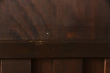 無双戸の大きさを変えてリメイク!ご希望のサイズに加工し、新たに戸枠を制作。上吊り戸車仕様し、揺れ止め溝を加工。現状の色をベースに着色仕上げ。