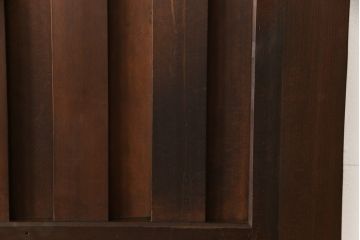 無双戸の大きさを変えてリメイク!ご希望のサイズに加工し、新たに戸枠を制作。上吊り戸車仕様し、揺れ止め溝を加工。現状の色をベースに着色仕上げ。