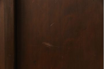 無双戸の大きさを変えてリメイク!ご希望のサイズに加工し、新たに戸枠を制作。上吊り戸車仕様し、揺れ止め溝を加工。現状の色をベースに着色仕上げ。