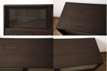 3段重ね桐箪笥を2つのサイドボードとローチェストにリメイク!上段は引き戸にガラスをはめ込み、引手を交換。チェス系に着色。中段は内部中央に仕切りを製作し衣装盆を8杯に変更。オーク系に着色。上・中段は天板を補強し、脚を取り付け。下段は高品質リペアを施し、クリアワックス仕上げに。