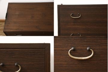 3段重ね桐箪笥をサイドボード、ローチェスト、ローボードにリメイク!上段の引き戸にはガラスをはめ込み、引手を交換。天板と木製脚を取り付け。中段は1段目の引き出し内に仕切りを製作。下段は1段目をフラップダウン扉にし、キャスターを取り付け。いずれもオーク系に着色仕上げ。