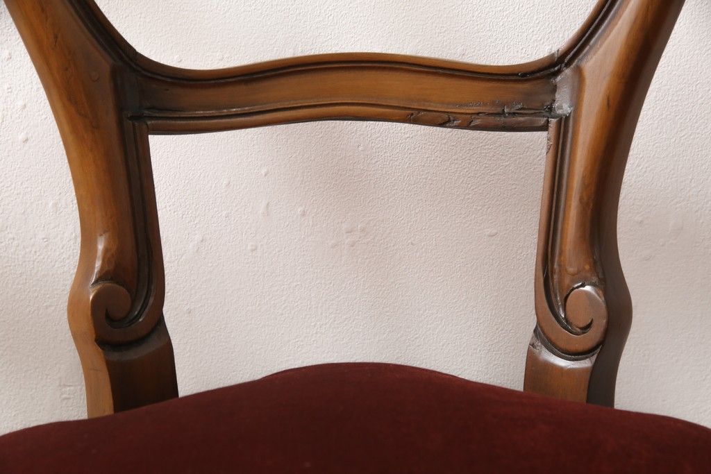 チェア4脚の高さをリメイク!高品質リペアを施し、脚をカットしてリサイズ。木部は本体の色味に合わせて仕上げ。