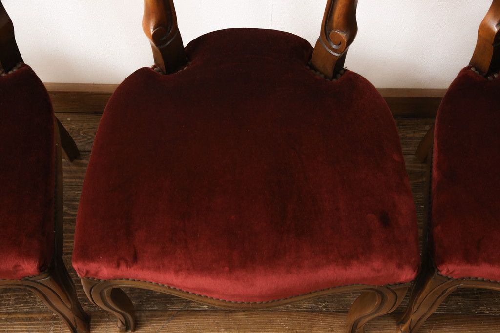 チェア4脚の高さをリメイク!高品質リペアを施し、脚をカットしてリサイズ。木部は本体の色味に合わせて仕上げ。