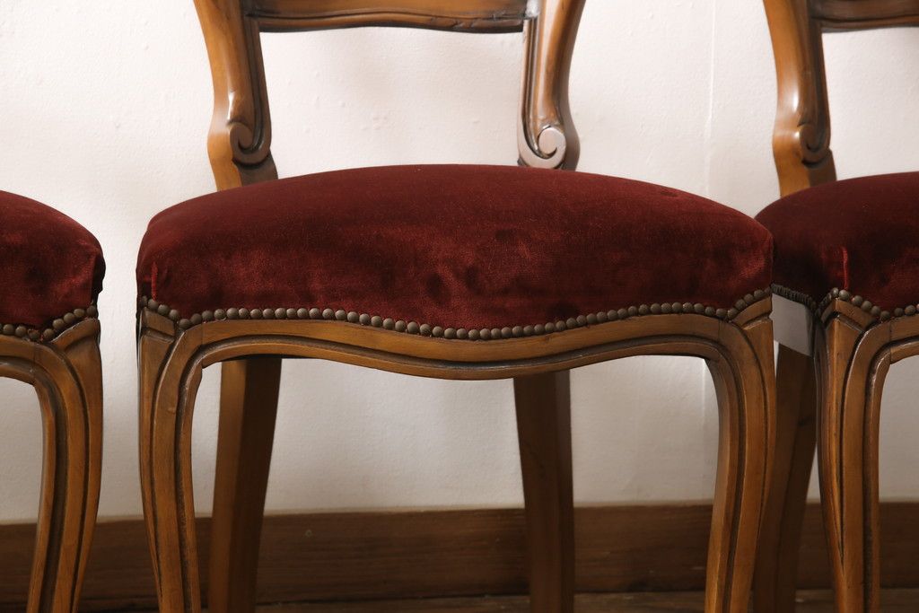 チェア4脚の高さをリメイク!高品質リペアを施し、脚をカットしてリサイズ。木部は本体の色味に合わせて仕上げ。