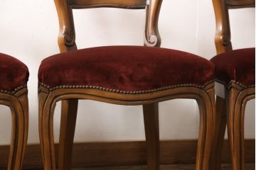 チェア4脚の高さをリメイク!高品質リペアを施し、脚をカットしてリサイズ。木部は本体の色味に合わせて仕上げ。