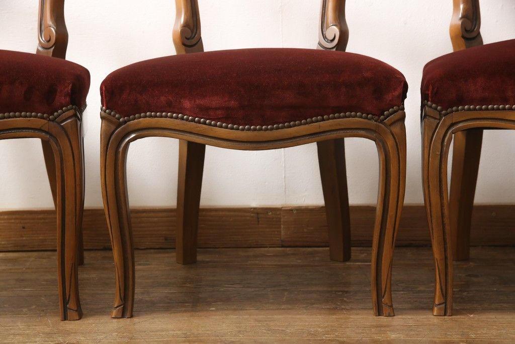 チェア4脚の高さをリメイク!高品質リペアを施し、脚をカットしてリサイズ。木部は本体の色味に合わせて仕上げ。