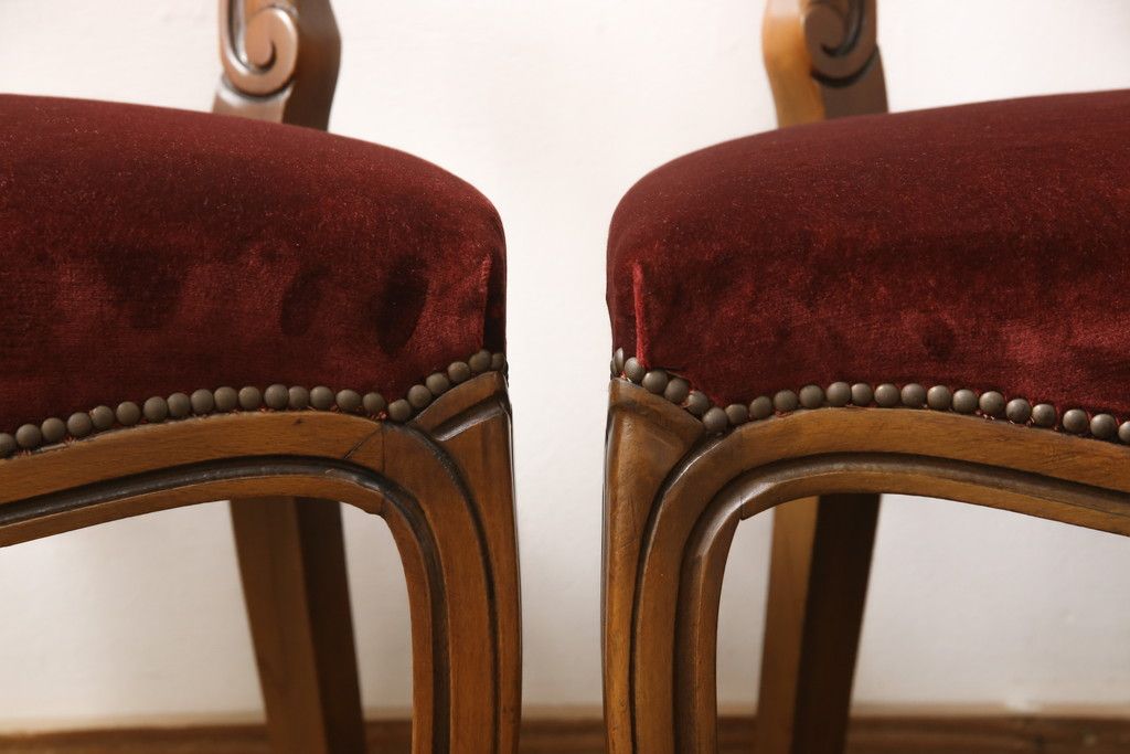 チェア4脚の高さをリメイク!高品質リペアを施し、脚をカットしてリサイズ。木部は本体の色味に合わせて仕上げ。