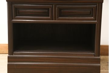 お仏壇をコンパクトにリメイク!内部構造・装飾はそのままに、指定サイズにリサイズ。二重扉を板戸一枚扉に変更、中央の金具も取り外しにて。