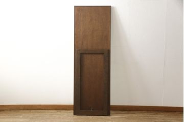 鏡台をスタンドミラーと小引き出しにリメイク!鏡を鏡台から取り外し、下部の木枠は新たに制作。スタンドを製作して取り付け、スタンドミラーに加工。引き出し部分は、背板と底板を製作。取っ手を取り付けて小引き出しに。現状の色味に合わせて着色仕上げ。