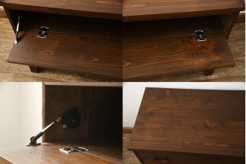 3段重ね桐箪笥を3つのローボードにリメイク!上段の引き戸にはすりガラスをはめ込み、引手を交換。内部に可動式タイプの棚板を製作。中段は棹通しと上2段の引き出しを撤去し、オープン仕様に変更。下段は一段目のみフラップダウン扉に変更。いずれも脚を付け、天板補強・取り付け。オーク系に着色仕上げ。