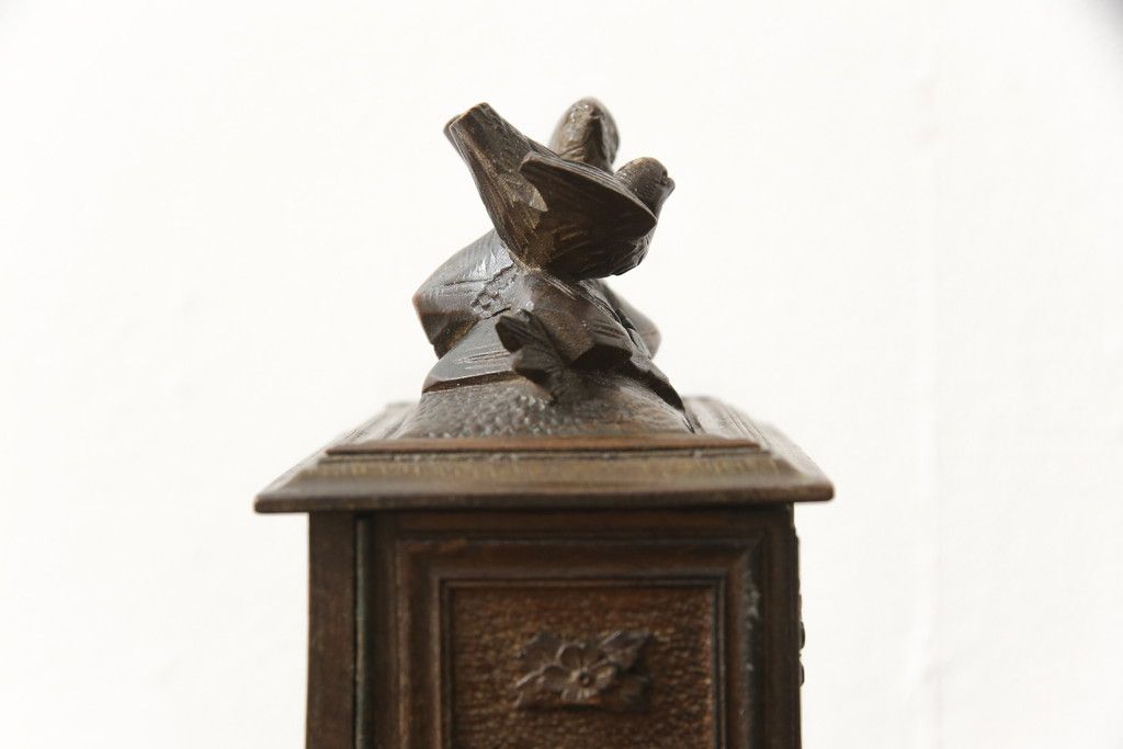 宝箱を大きくリメイク!下段部分を拡張し、上下段の内部生地を張り替え。拡張した部分は本体に合わせて着色仕上げ。