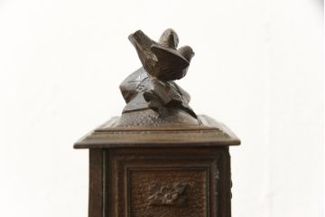 宝箱を大きくリメイク!下段部分を拡張し、上下段の内部生地を張り替え。拡張した部分は本体に合わせて着色仕上げ。