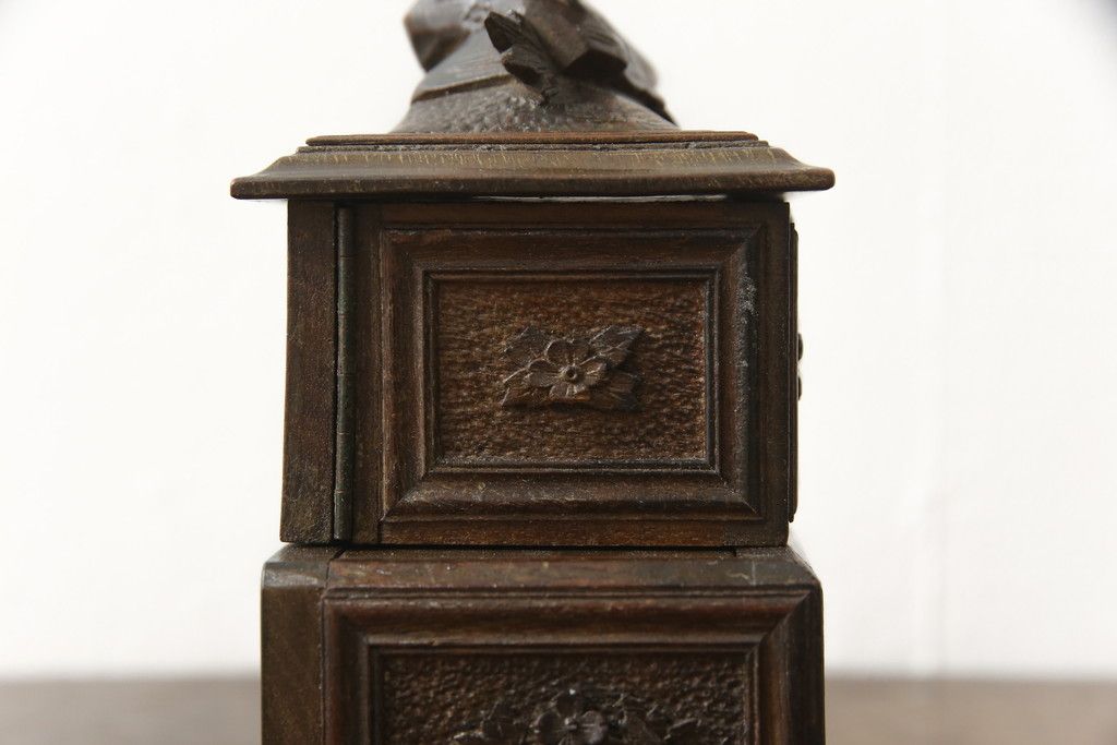 宝箱を大きくリメイク!下段部分を拡張し、上下段の内部生地を張り替え。拡張した部分は本体に合わせて着色仕上げ。