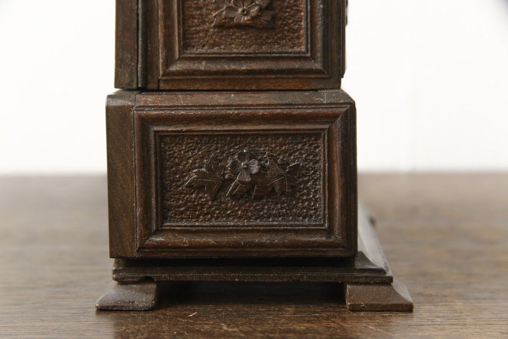 宝箱を大きくリメイク!下段部分を拡張し、上下段の内部生地を張り替え。拡張した部分は本体に合わせて着色仕上げ。