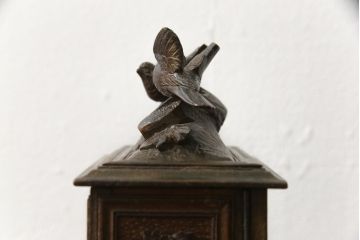 宝箱を大きくリメイク!下段部分を拡張し、上下段の内部生地を張り替え。拡張した部分は本体に合わせて着色仕上げ。