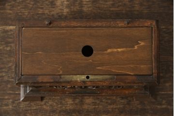 宝箱を大きくリメイク!下段部分を拡張し、上下段の内部生地を張り替え。拡張した部分は本体に合わせて着色仕上げ。