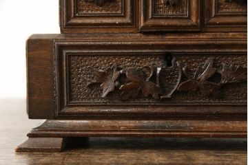 宝箱を大きくリメイク!下段部分を拡張し、上下段の内部生地を張り替え。拡張した部分は本体に合わせて着色仕上げ。