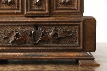 宝箱を大きくリメイク!下段部分を拡張し、上下段の内部生地を張り替え。拡張した部分は本体に合わせて着色仕上げ。