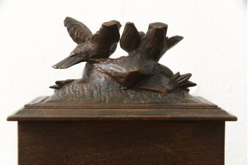 宝箱を大きくリメイク!下段部分を拡張し、上下段の内部生地を張り替え。拡張した部分は本体に合わせて着色仕上げ。