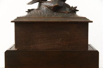 宝箱を大きくリメイク!下段部分を拡張し、上下段の内部生地を張り替え。拡張した部分は本体に合わせて着色仕上げ。