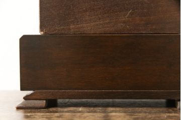 宝箱を大きくリメイク!下段部分を拡張し、上下段の内部生地を張り替え。拡張した部分は本体に合わせて着色仕上げ。