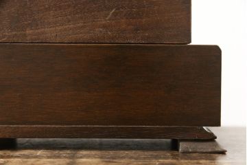 宝箱を大きくリメイク!下段部分を拡張し、上下段の内部生地を張り替え。拡張した部分は本体に合わせて着色仕上げ。