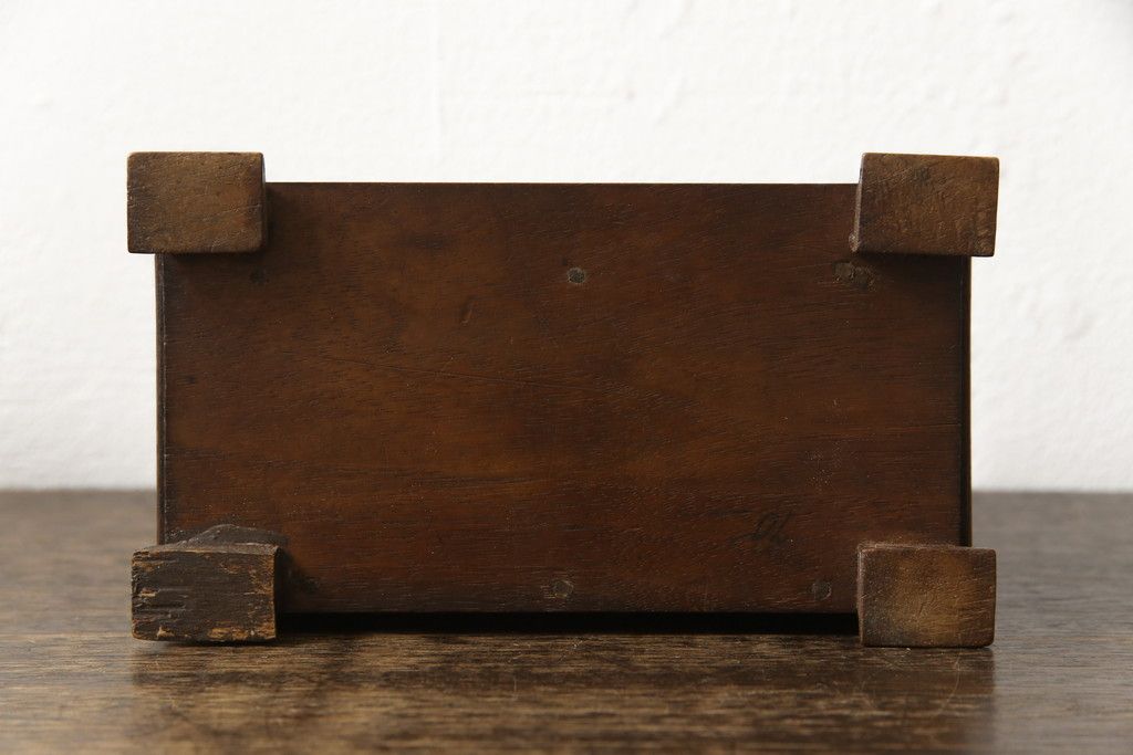 宝箱を大きくリメイク!下段部分を拡張し、上下段の内部生地を張り替え。拡張した部分は本体に合わせて着色仕上げ。