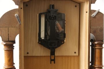 置時計を綺麗に再生!高品質リペアを施し、電動で動くようムーブメントを取り付け。