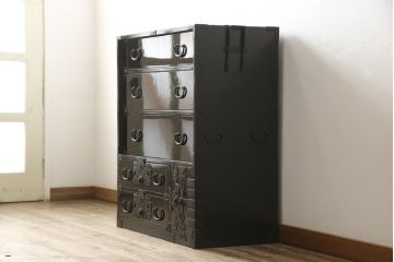 桐箪笥を綺麗に再生!金具の錆を落とし、外れていた箇所を付け直し。カシュー塗りの黒で着色仕上げ。