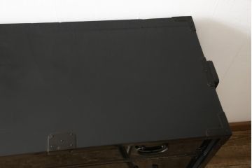 桐箪笥を綺麗に再生!金具の錆を落とし、外れていた箇所を付け直し。カシュー塗りの黒で着色仕上げ。