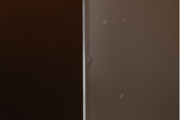 収納棚をサイドボードと小引き出しにリメイク!上段は脚を取り付け、ツートーンに塗装してサイドボードに。小引き出しは下段の引き出し3杯を活用。引き出し部分以外は新たに制作し、脚は既存の柱を移設。