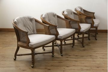 椅子4脚の布地を張り替えてリメイク!高品質リペアを施し、クッション部分の中綿を交換。生地はご希望のものに張り替え、塗装が剥げた部分は元の色に合うよう着色仕上げ。R-059453,オーダー976