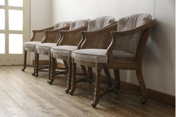 椅子4脚の布地を張り替えてリメイク!高品質リペアを施し、クッション部分の中綿を交換。生地はご希望のものに張り替え、塗装が剥げた部分は元の色に合うよう着色仕上げ。R-059453,オーダー976