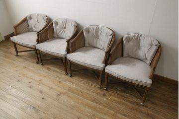 椅子4脚の布地を張り替えてリメイク!高品質リペアを施し、クッション部分の中綿を交換。生地はご希望のものに張り替え、塗装が剥げた部分は元の色に合うよう着色仕上げ。R-059453,オーダー976