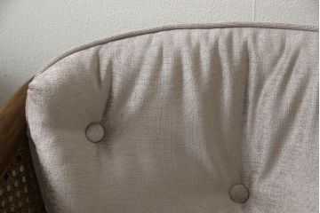 椅子4脚の布地を張り替えてリメイク!高品質リペアを施し、クッション部分の中綿を交換。生地はご希望のものに張り替え、塗装が剥げた部分は元の色に合うよう着色仕上げ。R-059453,オーダー976