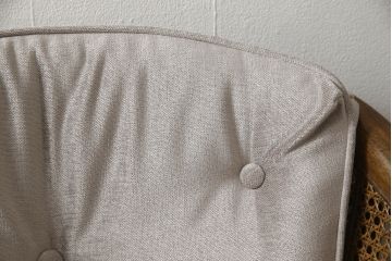 椅子4脚の布地を張り替えてリメイク!高品質リペアを施し、クッション部分の中綿を交換。生地はご希望のものに張り替え、塗装が剥げた部分は元の色に合うよう着色仕上げ。R-059453,オーダー976