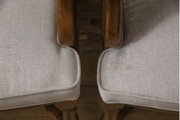 椅子4脚の布地を張り替えてリメイク!高品質リペアを施し、クッション部分の中綿を交換。生地はご希望のものに張り替え、塗装が剥げた部分は元の色に合うよう着色仕上げ。R-059453,オーダー976