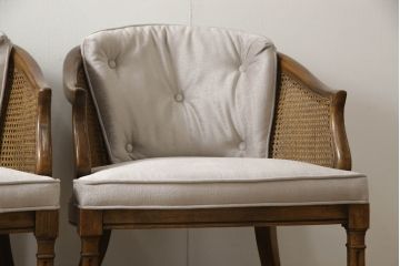 椅子4脚の布地を張り替えてリメイク!高品質リペアを施し、クッション部分の中綿を交換。生地はご希望のものに張り替え、塗装が剥げた部分は元の色に合うよう着色仕上げ。R-059453,オーダー976