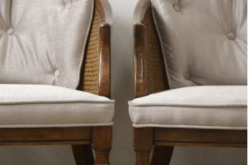 椅子4脚の布地を張り替えてリメイク!高品質リペアを施し、クッション部分の中綿を交換。生地はご希望のものに張り替え、塗装が剥げた部分は元の色に合うよう着色仕上げ。R-059453,オーダー976