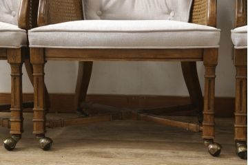 椅子4脚の布地を張り替えてリメイク!高品質リペアを施し、クッション部分の中綿を交換。生地はご希望のものに張り替え、塗装が剥げた部分は元の色に合うよう着色仕上げ。R-059453,オーダー976